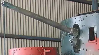 47mm (tříliberní) kanón ve věži tanku Vickers Medium Mark II