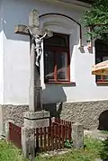 Kříž před hospodou