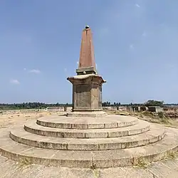 Obelisk postavený na památku padlých britských vojáků během obléhání Šrírangapattanamu