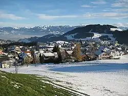 Pohled na obec od západu