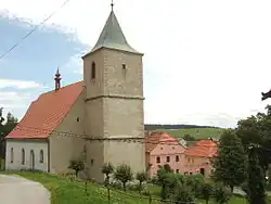 Farní kostel sv. Markéty v Horní Plané (v pozadí fara).