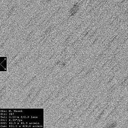 Kometa C2024 Y1 (uprostřed snímku)