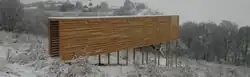 KUK – v letních měsících 2011 byl realizován dřevěný objekt s pracovním názvem POLEH (autor Jan Ambrůz)