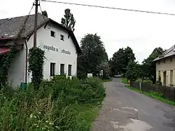 Restaurace U Lotranda s kusem silnice