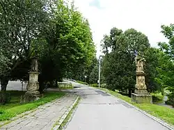 Odry, 1. máje, sochy.jpg