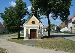 Ohrazenická náves s kaplí