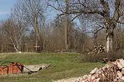 Ohrobec - areál čp. 12 - horní část zahrady, kde stávala vyhořelá památkově chráněná stodola (3).jpg