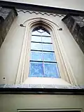 Okno s lomeným obloukem