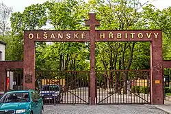 Hlavní vchod do Olšanských hřbitovů