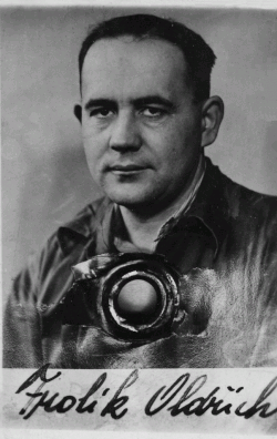 Oldřich Frolík na průkazkové fotografii