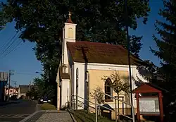 Kaplička u hlavní silnice