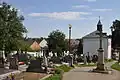 Hřbitov s kostelem a hřbitovním křížem
