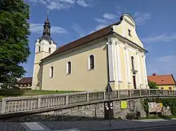 Olešnice - kostel sv. Vavřince na náměstí (1).jpg