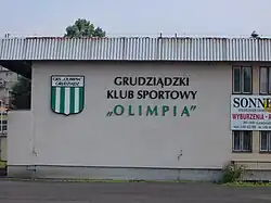 Logo klubu na zdi