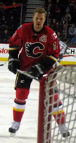 Olli Jokinen v dresu Calgary Flames
