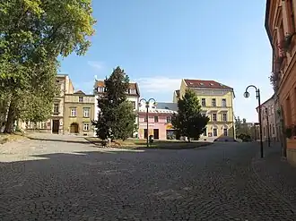 Pohled na náměstí z ulice Havelkova