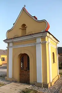 Kaplička na křižovatce Holické a Přichystalovy ulice