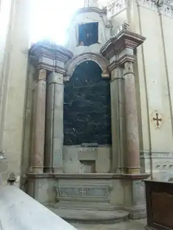 Oltář sv. Peregrina – stav v roce 2016, v současnosti prochází restaurováním