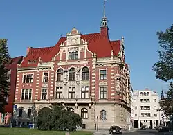 Opava, náměstí Republiky, městská spořitelna (2019-08-14; 01).jpg