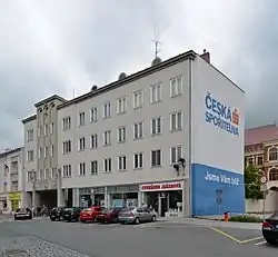 Opava, Obytný dům městské spořitelny, Pohled z Horního náměstí.