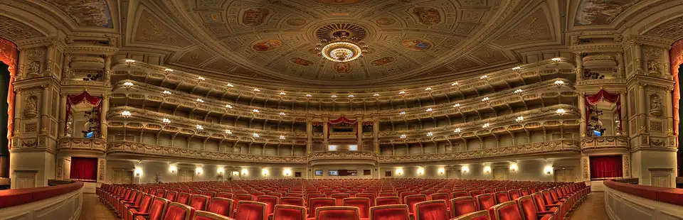 Pohled na interiér současného divadla