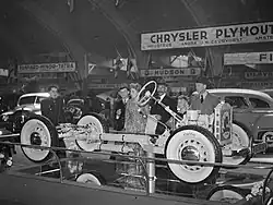 Černobílá fotografie podvozku Škoda 1101.