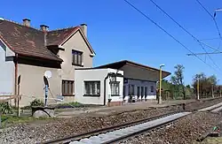 Zastávka Sány ležící na jihu Opolánek