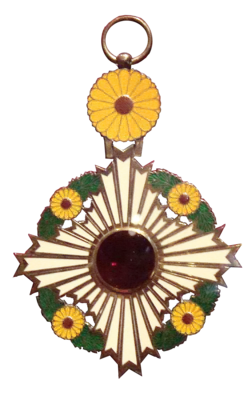 Řád chryzantémy, který obdržel Viktor Emanuel III.