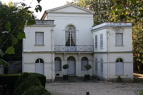 Temple de la Gloire, Orsay, Paříž – Dianin dlouhodobý domov po válce