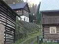 Cesta mezi roubenými chalupami