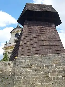 Detail zvonice v Oseku