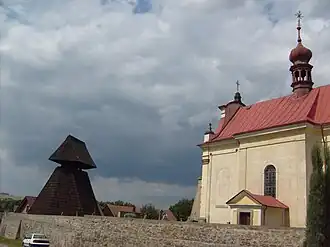 Kostel Nanebevzetí Panny Marie a zvonice v Oseku