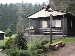 Rozcestí u kempu na Ostaši