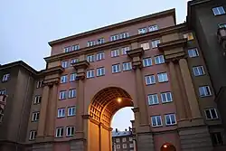 Ostrava, Poruba, Havanská třída, průjezd domem.jpg