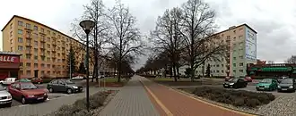 Dolní část Hlavní třídy (pohled z úrovně Nezvalova náměstí směrem k Francouzské ulici)