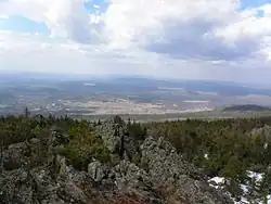 Pohled na Kačkanar ze stejnojmenné hory