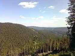 Ostrý vrch z jihu, přes údolí Bílé Opavy