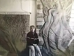 Otilie Šuterová v ateliéru u plastiky Odloučení, 1983