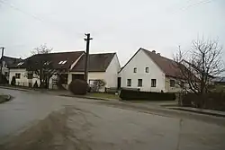 Overview of cultural monument house no. 25 and other buildings in Svatoslav, Třebíč District.JPG