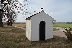 Overview_of_little_chapel_near_Kostníky,_Třebíč_District.jpg