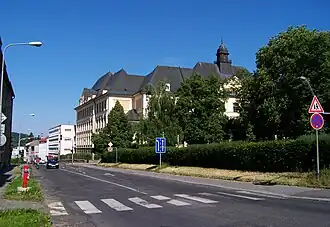 Zeyerova, pohled k základní škole