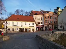 Vjezd z Kamenného mostu do Vnitřního Města, Karlova ulice