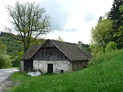 Stavení čp. 28 v blízkosti Nového židovského hřbitova v Rožmberku nad Vltavou