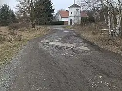 Nechráněný přejezd na ulici U Nádraží