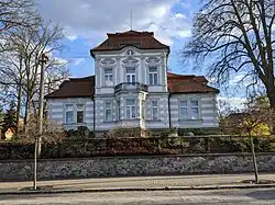 Přelouč - Divišova vila čp. 192 v Nádražní ulici (stav duben 2025) (2).jpg