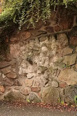 Dochované hradní zdivo