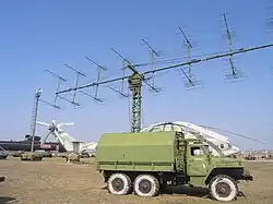 Ural-375D s radarovým systémem P-18