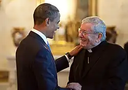 Barack Obama zdraví Pietra Sambiho