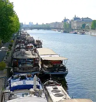 Port des Tuileries od mostu Concorde