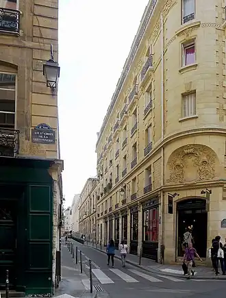 Pohled od Rue Sainte-Croix-de-la-Bretonnerie